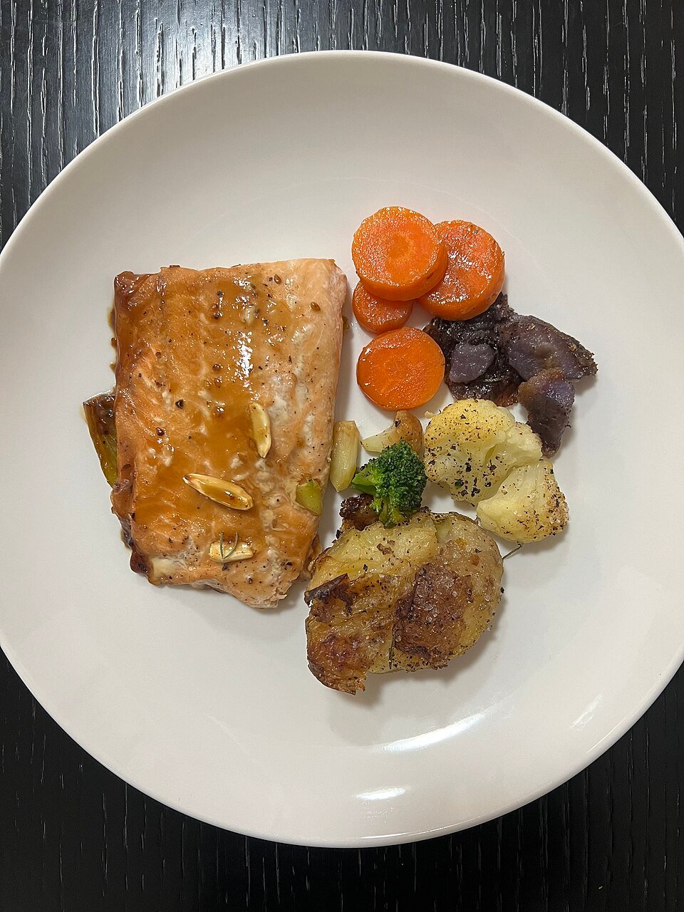 Liat Portal for Foodie Disorder - Oven-baked teriyaki salmon with vegetables — illustrative reference photograph